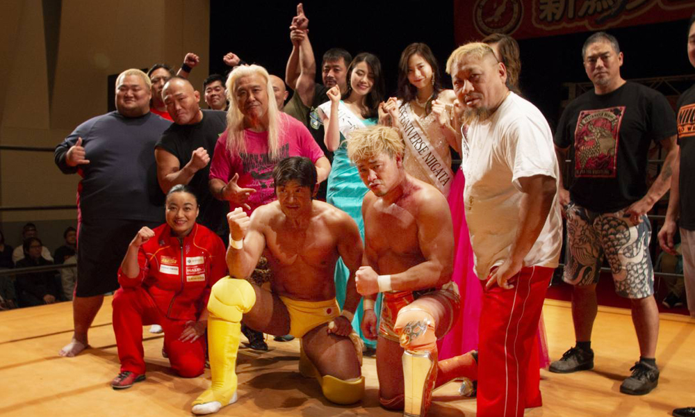 プロレスペア観戦（自由席）【グッズ＆選手と記念撮影付き】【ペア】